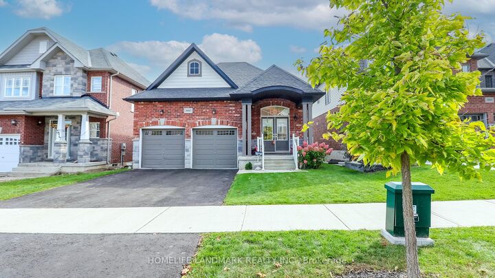 Property Photo: 3045 Monarch Drive ON L3V 8K3