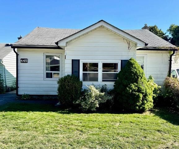 Photo de la propriété:  445 Bellevue Street  ON K9H 5G5 