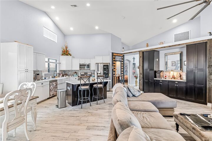 Property Photo:  1411 E Seneca Way  AZ 86426 