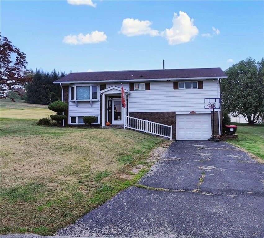 Property Photo: 17 Lookout Ave PA 15063