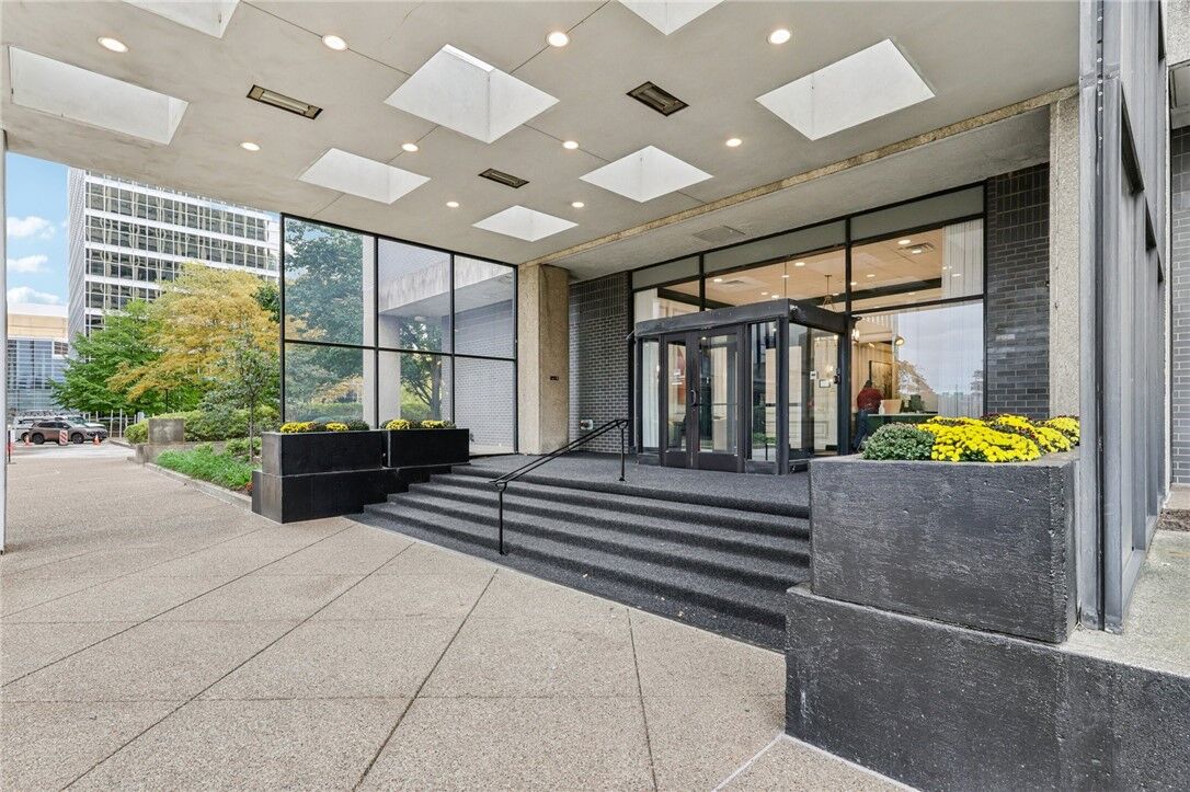 Property Photo: 112 Washington Pl 10C PA 15219