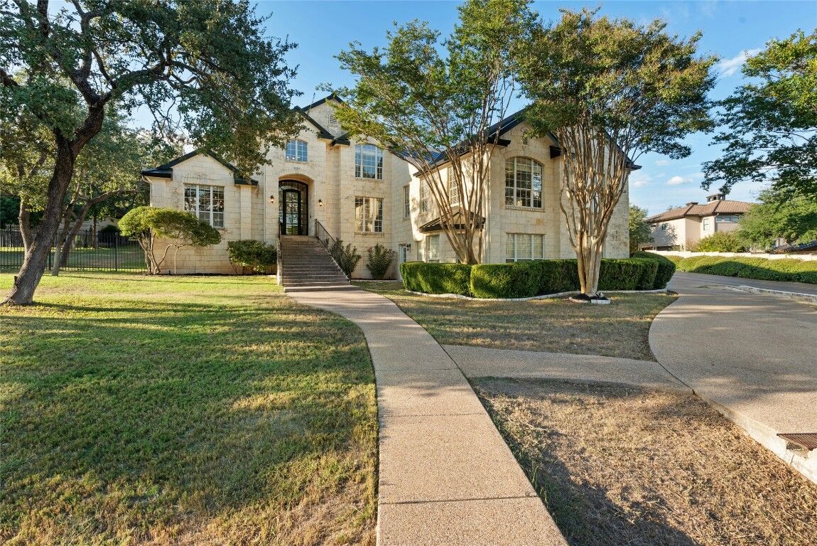 Property Photo: 2 Heatherbloom Lane TX 78738