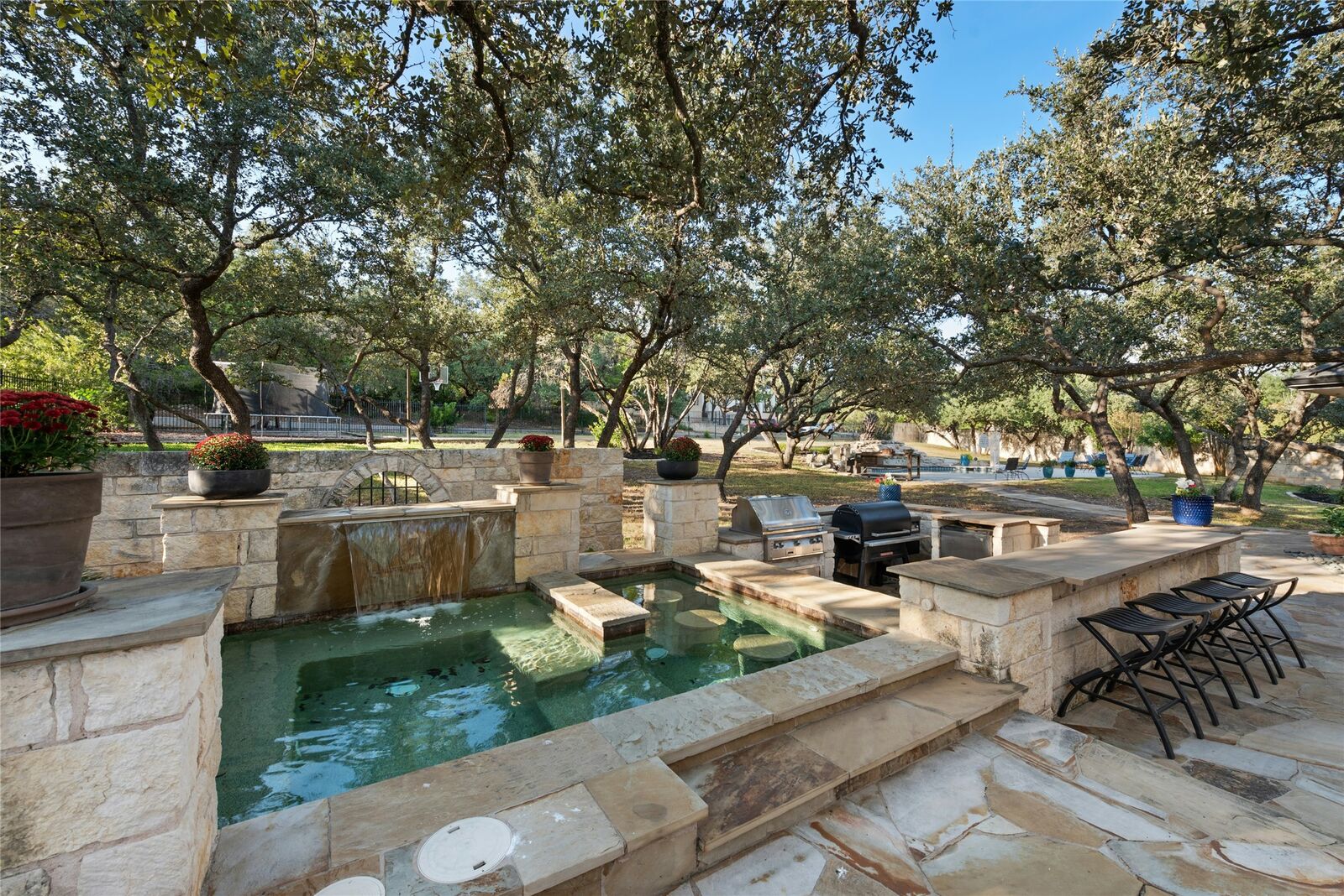Property Photo: 2 Heatherbloom Lane TX 78738