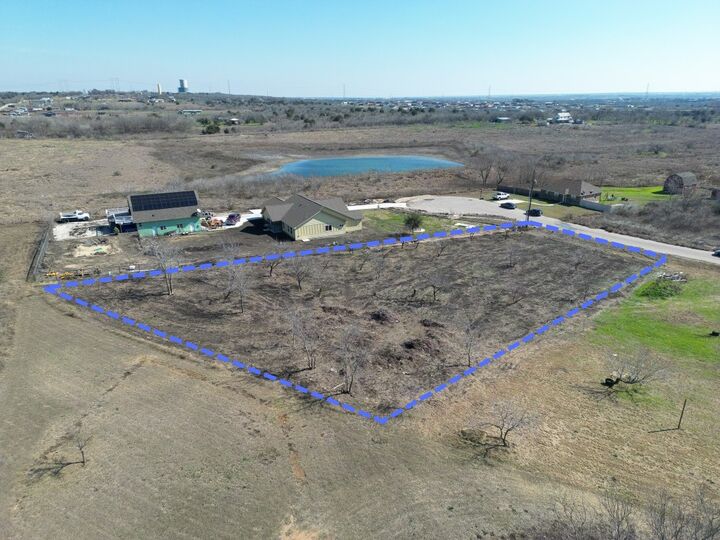 Property Photo: 433 E Ridge Lane TX 78640