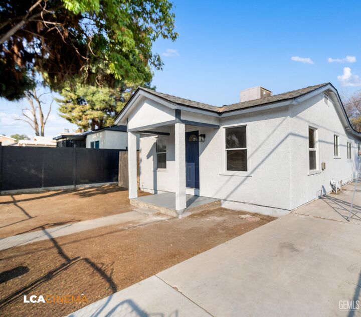 Property Photo: 2419 N Inyo Street CA 93305