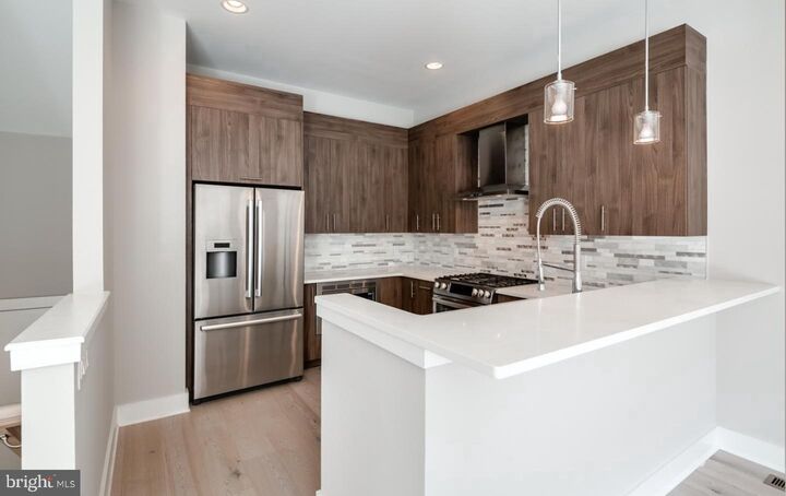 Property Photo:  250 Poplar Street  PA 19123