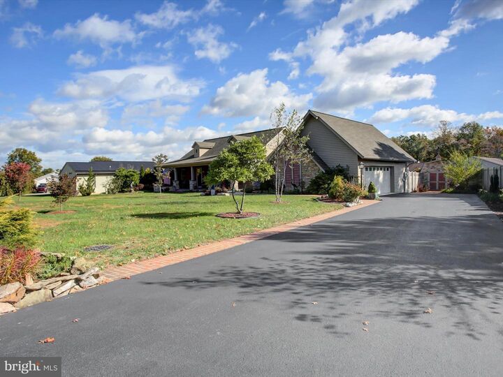 Property Photo: 46 Pin Oak Lane PA 17325