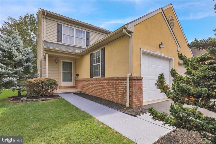 1553 Queen Lane  Lancaster PA 17601 photo
