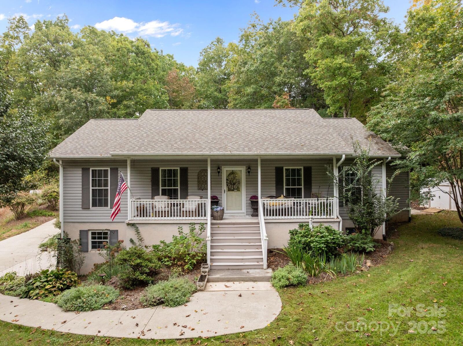 Property Photo: 124 Lytle Cove Road NC 28778