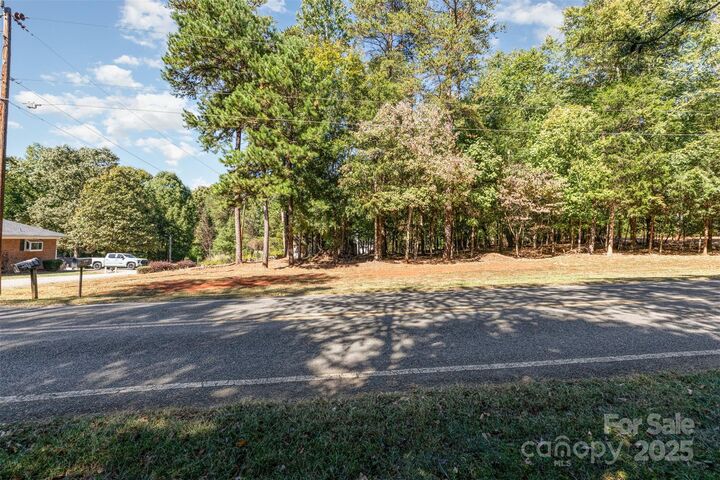 Property Photo: 13700 Woody Point Road NC 28278