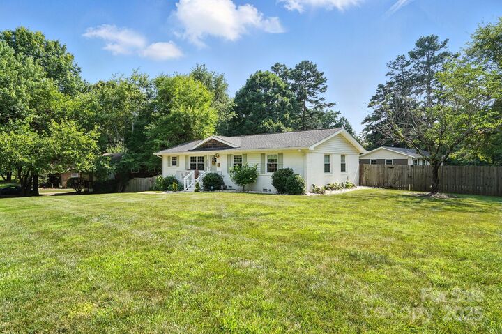 Property Photo: 4500 Gainesborough Road NC 28205