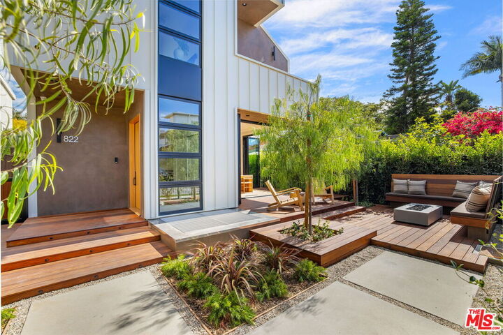 Property Photo: 822 Superba Ave CA 90291