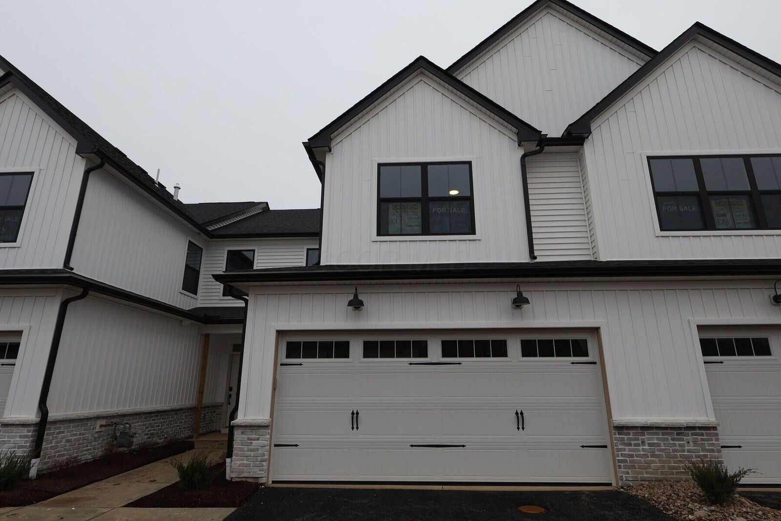 Property Photo: 5484 Fawnsbury Court OH 43065