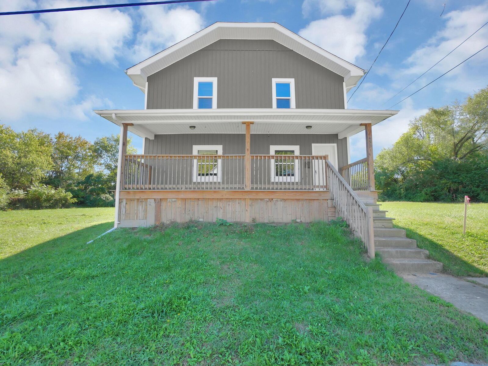 Property Photo: 453 Stambaugh Avenue OH 43207