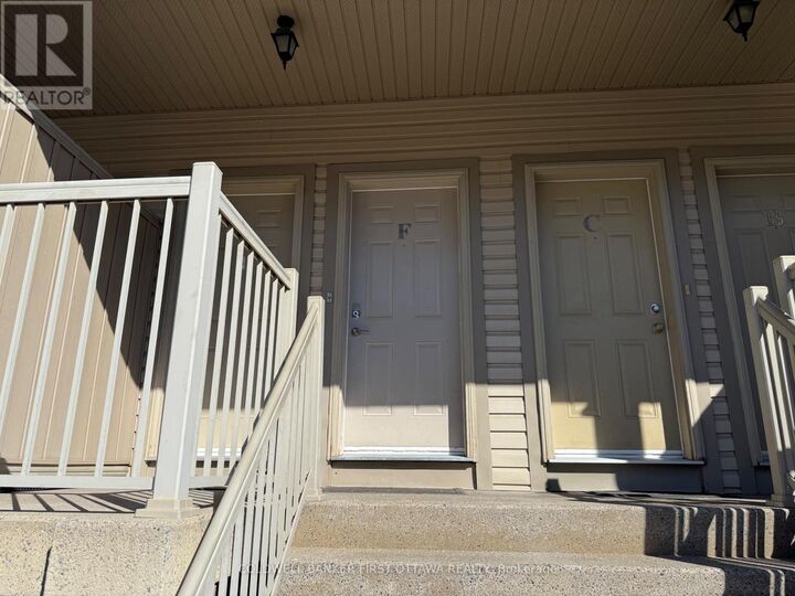 Photo de la propriété: 143 Oldfield Street F ON K2G 7C7