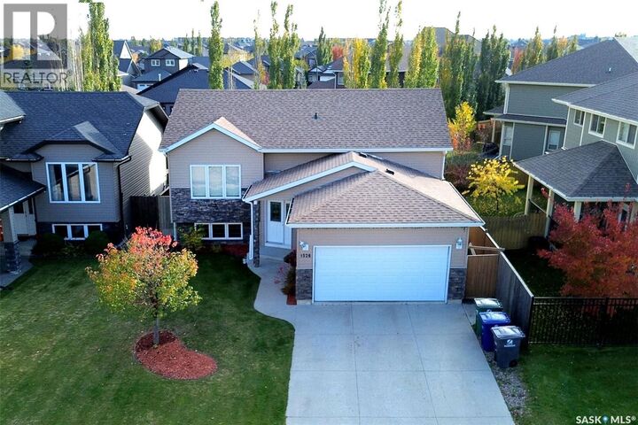Property Photo:  1526 Paton Crescent  SK S7W 0C3