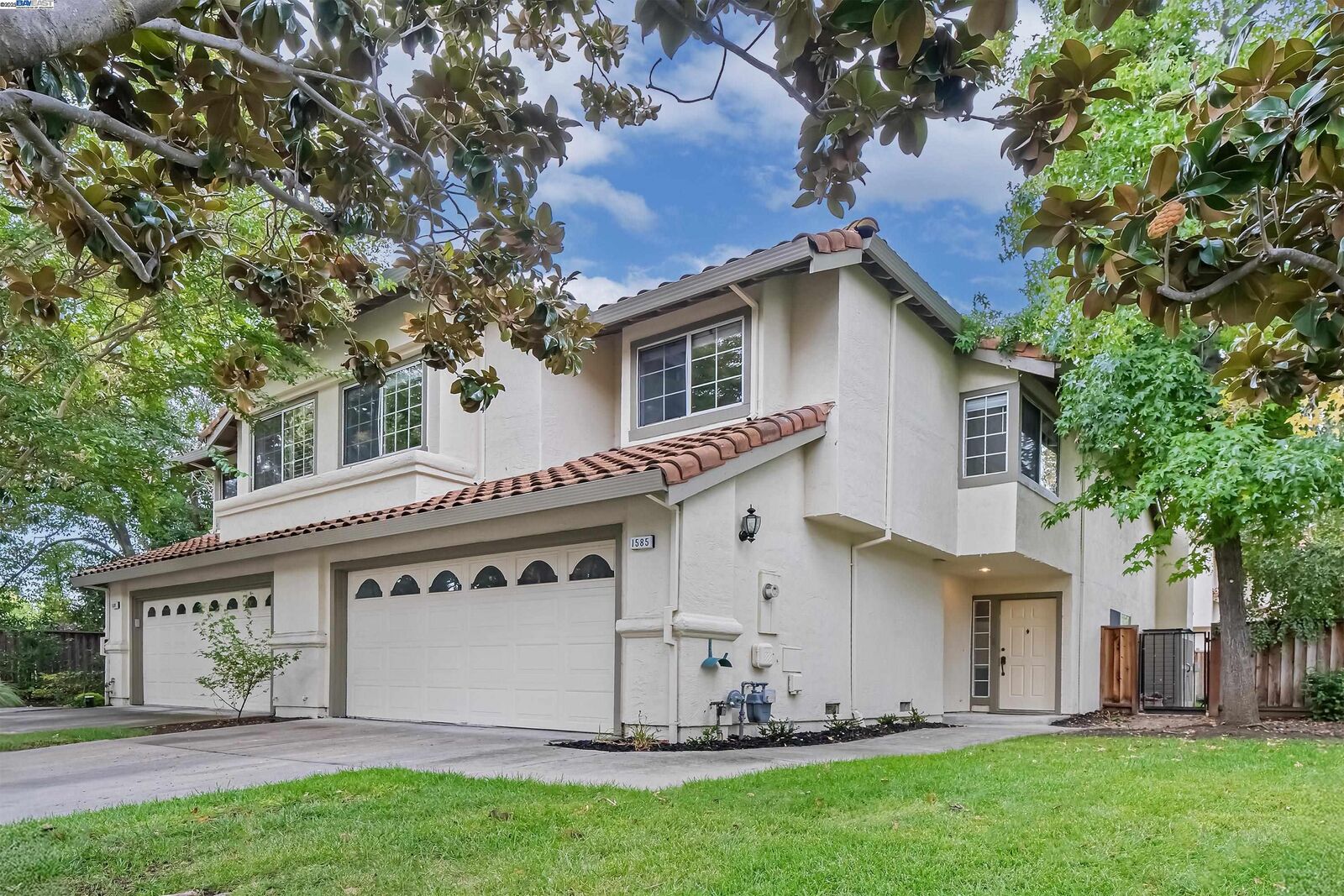 Property Photo: 1585 Poppybank Ct CA 94566
