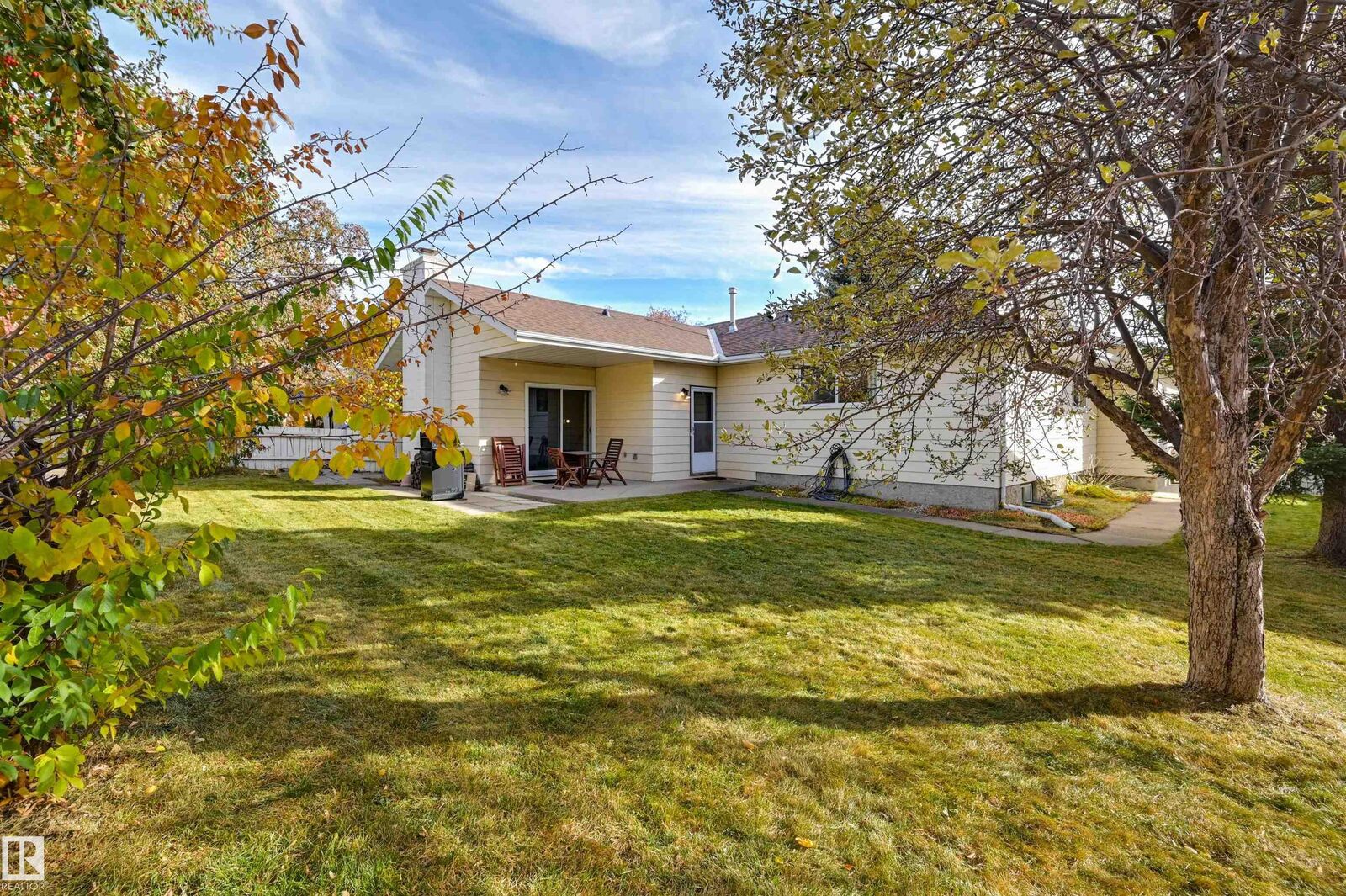 Property Photo: 10420 18 Avenue NW AB T6J 4Z7