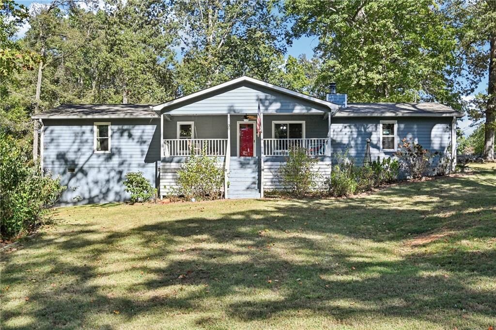 Property Photo: 1135 W Roberts Drive GA 30518