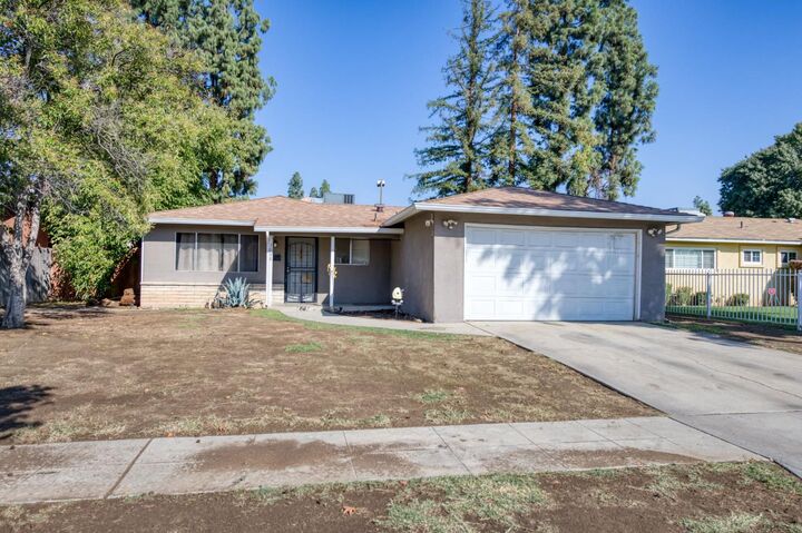 Property Photo: 3068 W Fairmont Avenue CA 93722