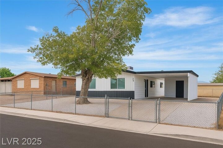 Property Photo: 704 Kings Avenue NV 89030