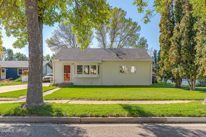 1157 B Avenue W  Bismarck ND 58501 photo