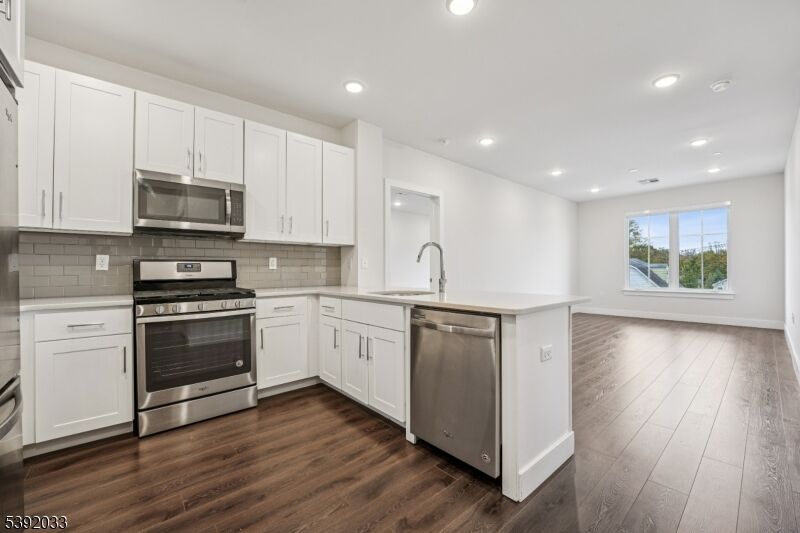Property Photo:  41 W Prospect St  NJ 07463