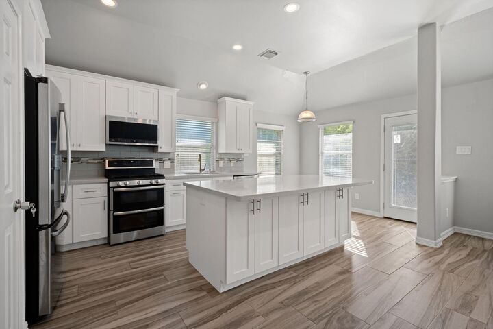 Property Photo:  146 S Star Ridge Circle  TX 77382 