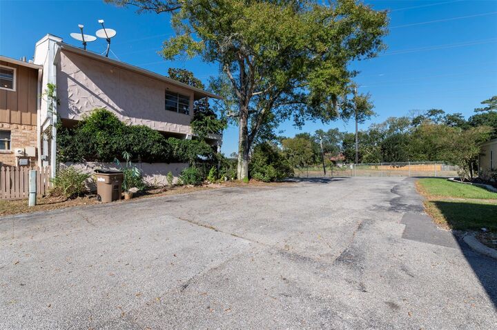 Property Photo: 2137 Casa Rio Circle TX 77539