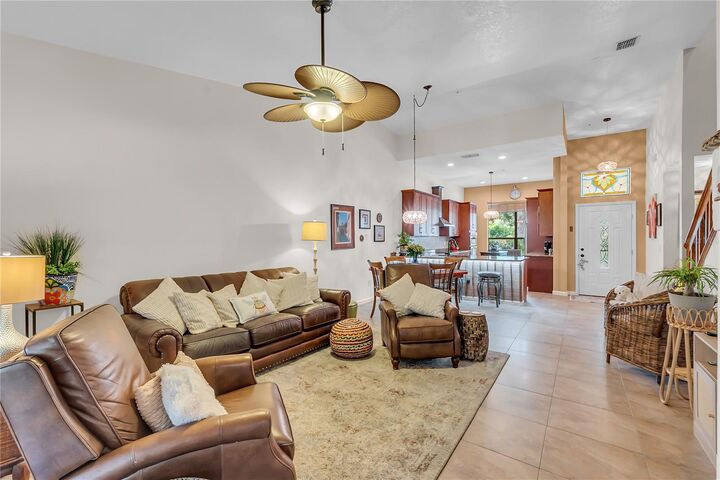 Property Photo: 721 Swan Lane FL 32701