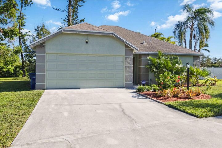 Property Photo: 3509 65th Avenue Circle E FL 34243