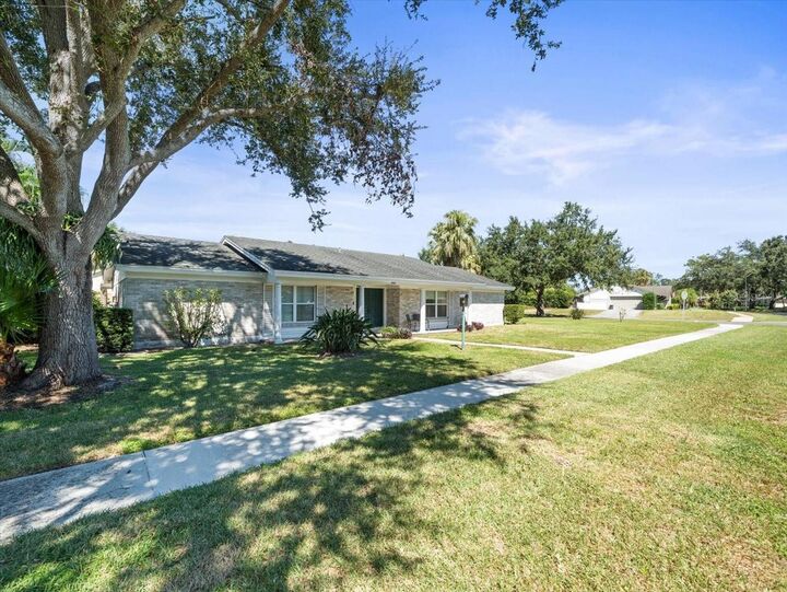 Property Photo: 10408 Butia Place FL 33618