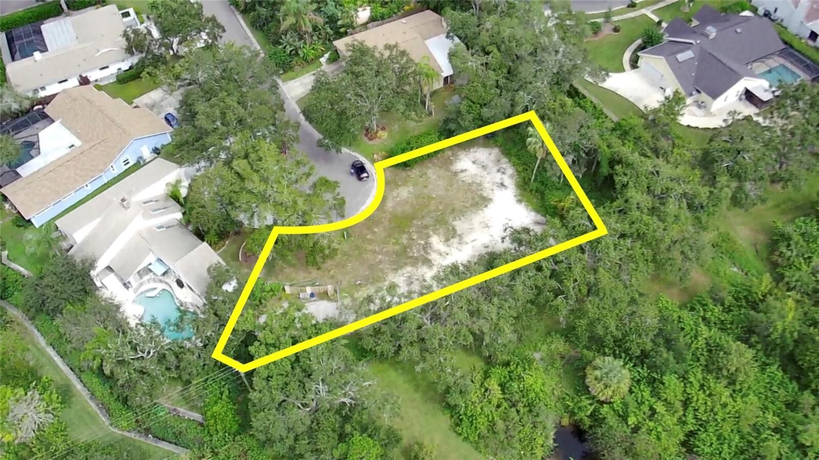 Property Photo:  2044 Rainbow Farms Drive  FL 34695 