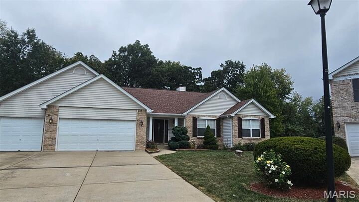 1433 Schoal Creek  St Peters MO 63366 photo