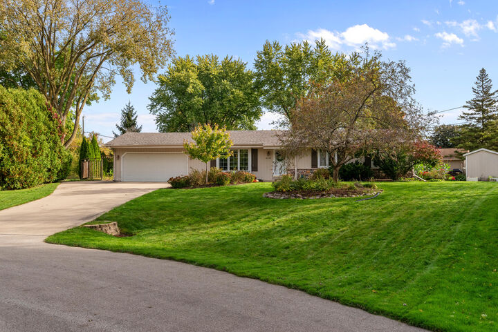 Property Photo:  2480 Lionel Ct  WI 53045 