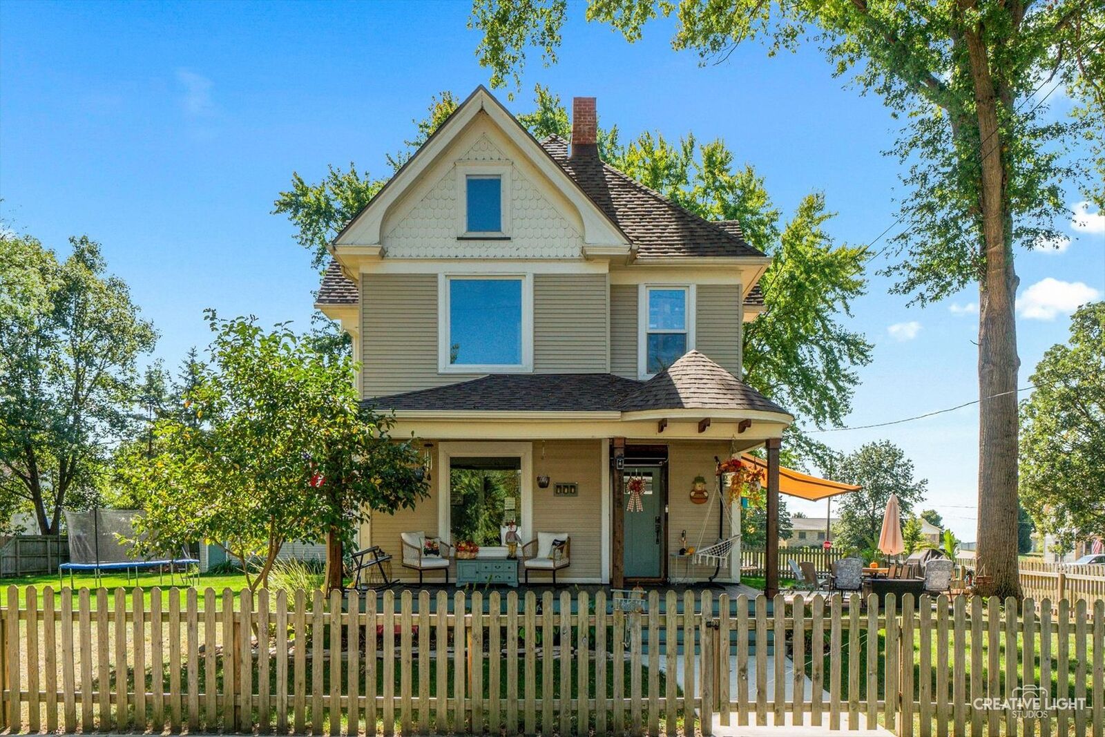 Property Photo:  325 W Grant Street  IL 60551