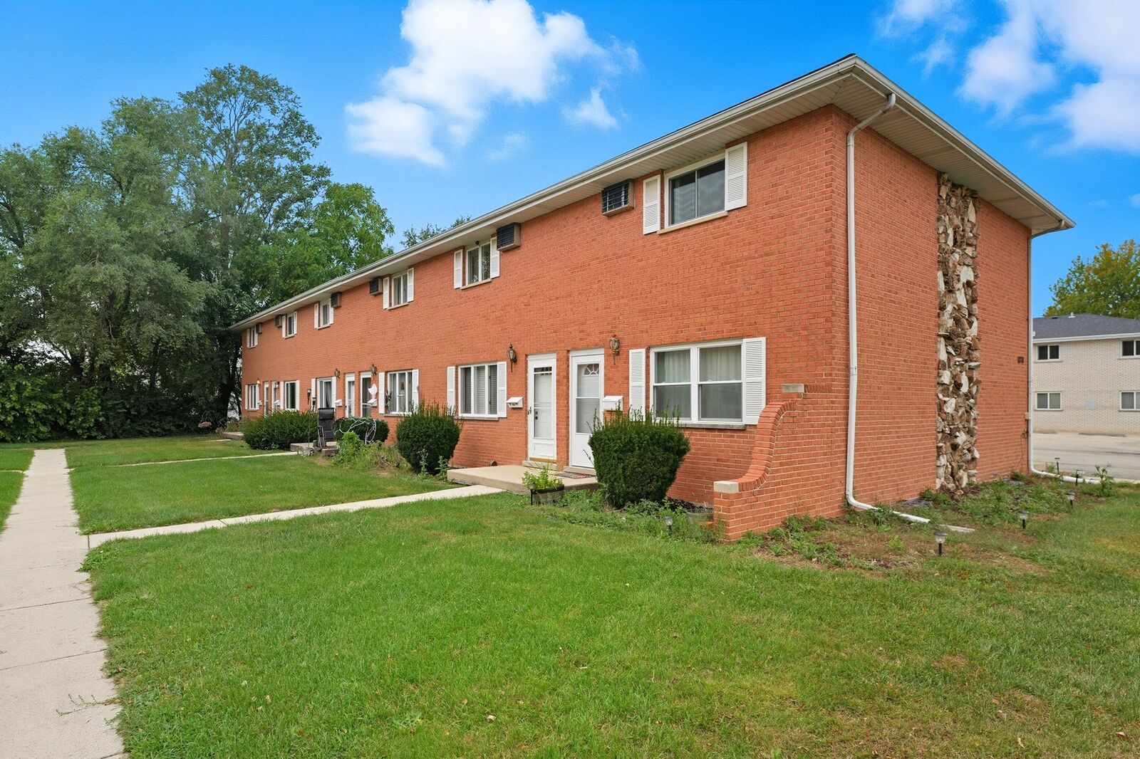Property Photo: 1231 Town Crest Drive IL 60451