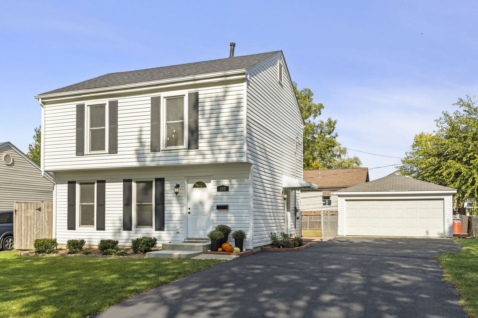 Property Photo: 152 W Montana Avenue IL 60139