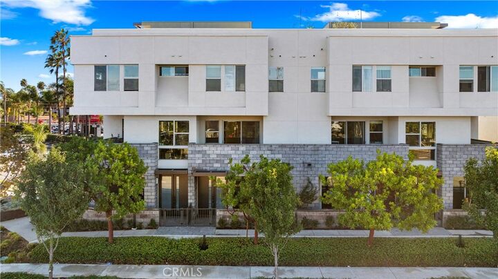 Property Photo: 617 W 17th CA 92627