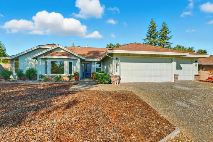 Property Photo: 8677 E Robin Hill Way CA 95662