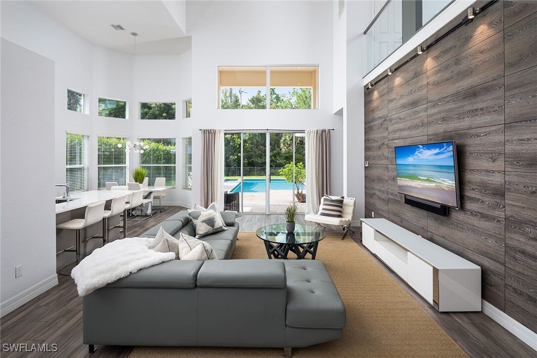 Property Photo: 6816 Del Mar Terrace FL 34105