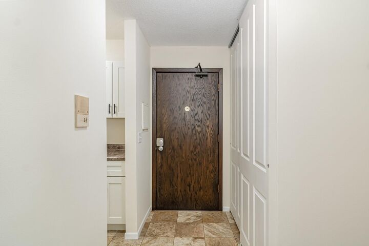 Property Photo: 2616 Harriet Avenue 303 MN 55408
