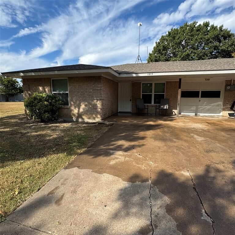 Property Photo: 1215 Narrow Lane TX 75154