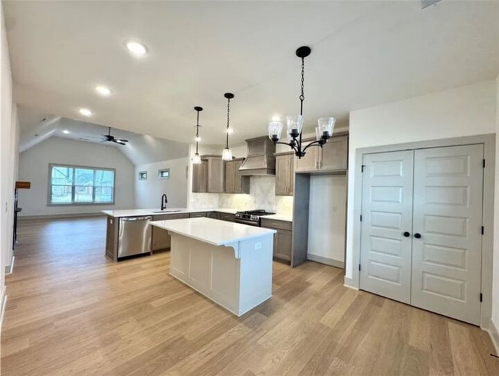 Property Photo:  3107 SW Sandalwood Avenue  AR 72713 