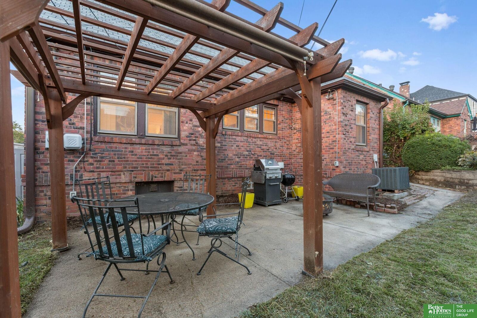 Property Photo: 4551 Walnut Street NE 68106