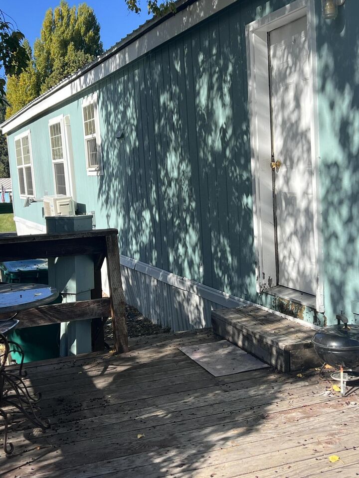 Property Photo: 4000 Round Lake Road 106 OR 97601