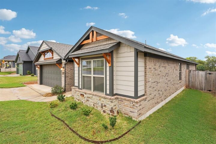 Property Photo: 3729 Alta Vista Drive OK 73069