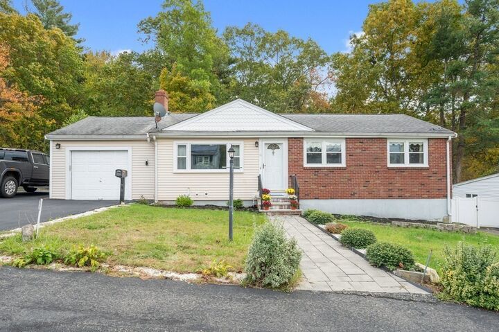 16 Woodcliff Rd  Holbrook MA 02343 photo