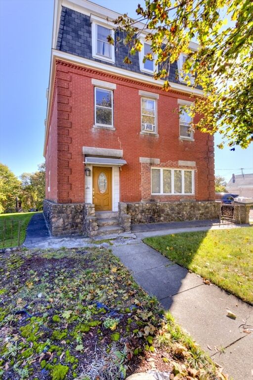 Property Photo: 308 Plantation St MA 01604