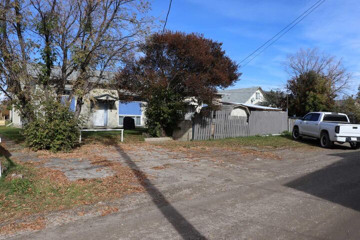 Property Photo: 5115-5117-5119-5121 5 Avenue AB T7E 1V5